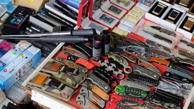 Tschechenmarkt-Cheb-Eger-Waffen-Schlagstock-Messer