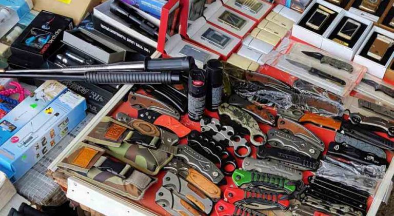 Tschechenmarkt-Cheb-Eger-Waffen-Schlagstock-Messer